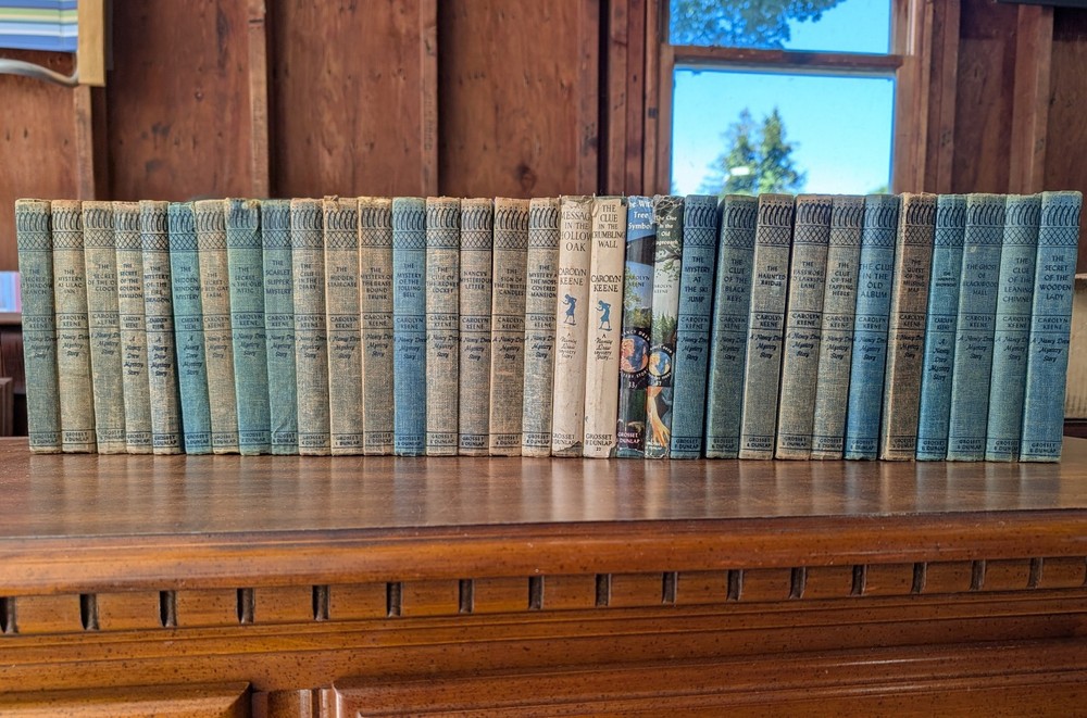 Lot of 32 Vintage 1930-1961 Nancy Drew Mystery Detective Books, Cloth Bound HC