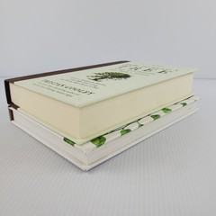 How to Read A Tree by Tristan Gooley & How To HousePlant by Heather Rodino Decor