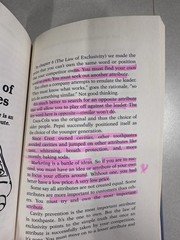 The 22 Immutable Laws Of Marketing – Paperback By Al Ries and Jack Trout – GOOD