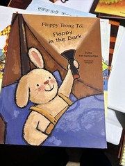 FLOPPY IN THE DARK By Guido Van Genechten Vietnamese & English New