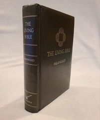 1973 The Living Bible Paraphrased Tyndale House Green Leatherette Padded HC