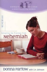 Extracting the Precious from Nehemiah: A Bible Study for Women (Extr – VERY GOOD